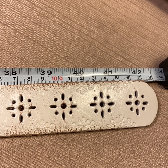 Olga Santini almost NEW laser cut leather belt - Picture 12 of 16